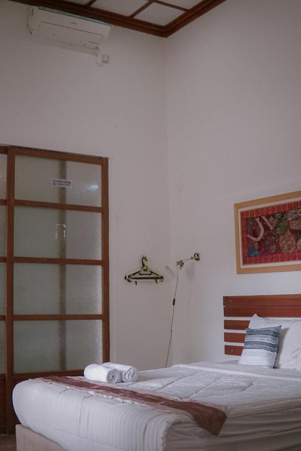 Augustina Home Malang Exterior photo