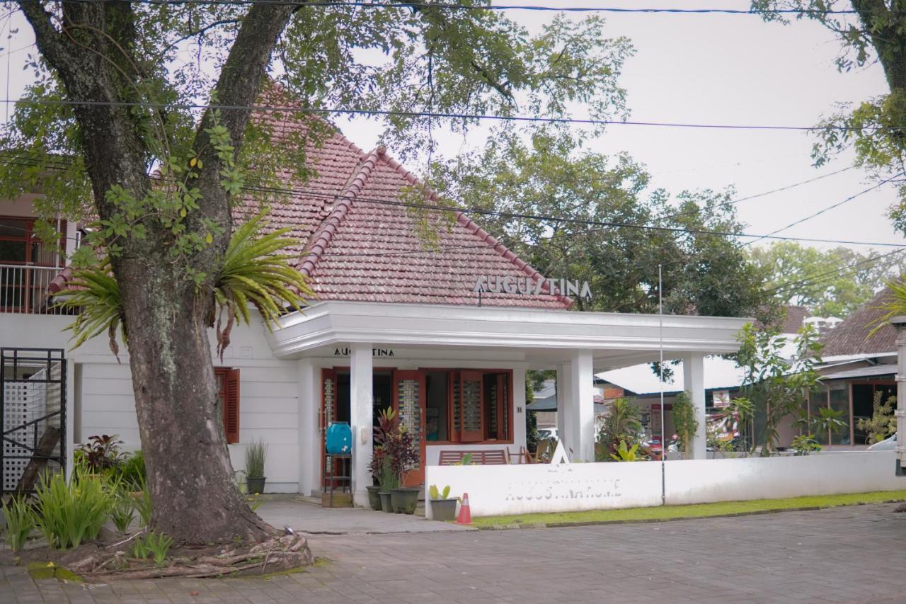 Augustina Home Malang Exterior photo